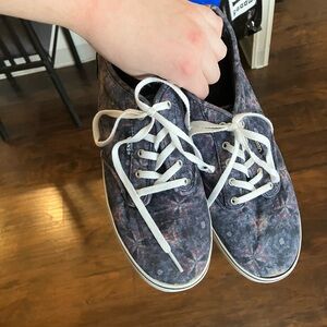 Vans Women's Size 9 Sneakers - Blue and White Tie Dye